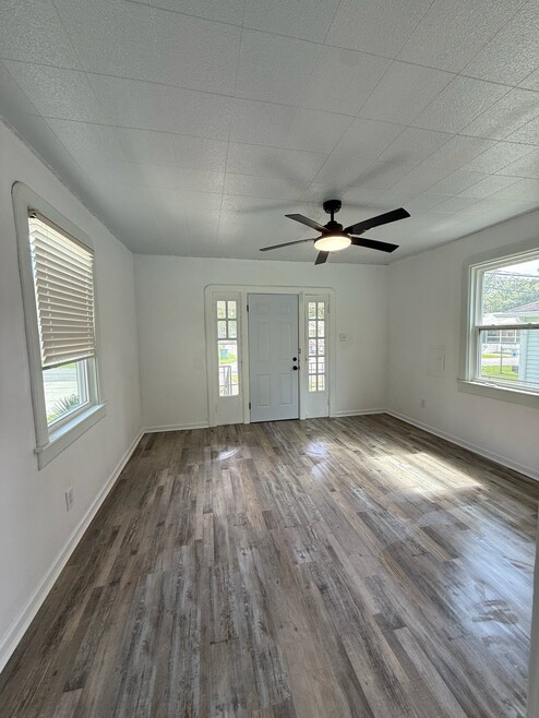 Building Photo - 5213 Belle Terre Rd