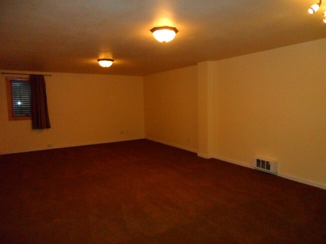 Building Photo - 1409 Thaxton Ct