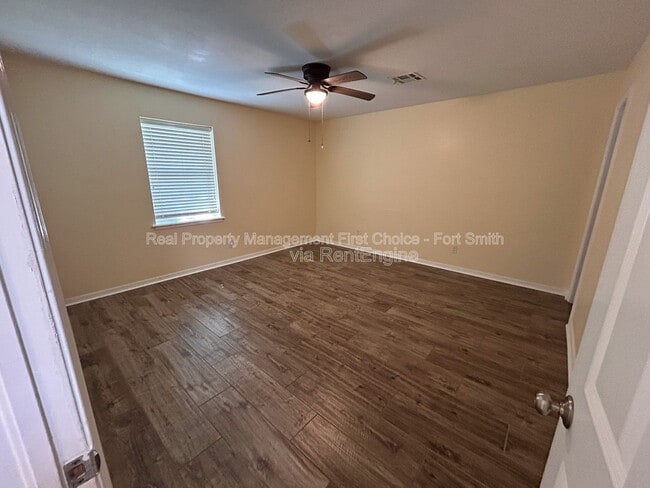 Building Photo - 3200 S 56th St