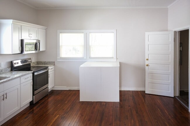 Building Photo - 7 Welch St