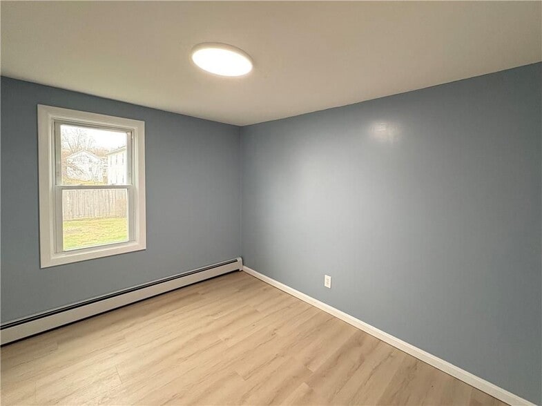 Building Photo - 23 Knight St