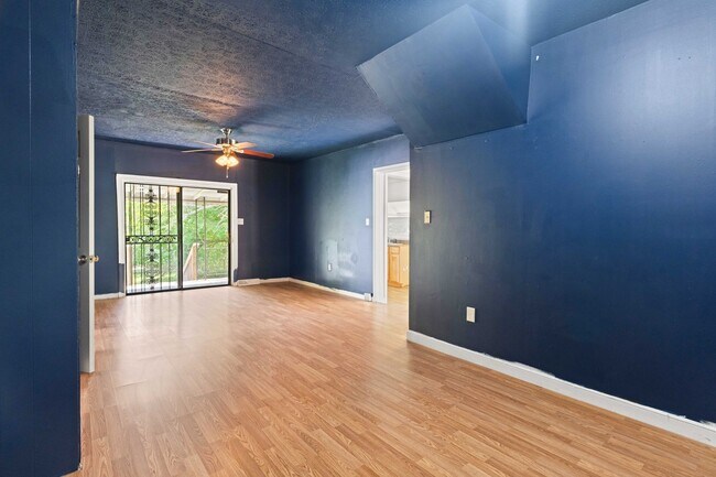 Building Photo - 516 N Center St