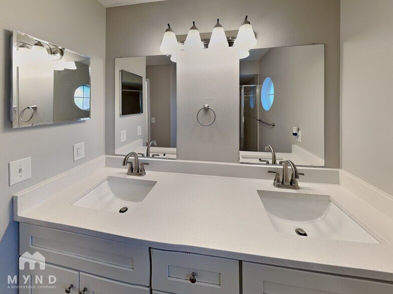 Building Photo - 2581 Sage Dr