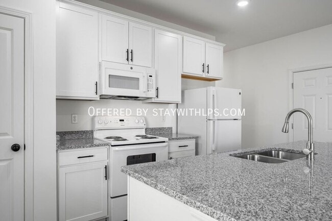 Building Photo - 1571 Court Ave