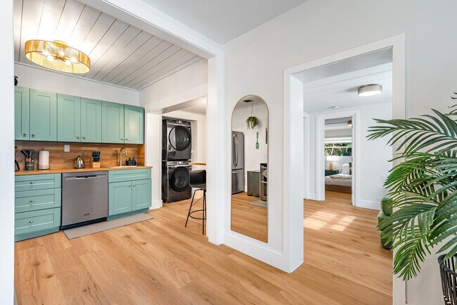 Building Photo - 1336 NE 14th Ave