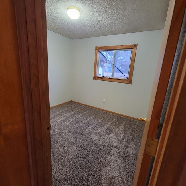 Building Photo - 3 Bed, 1 Bath Home for rent. One level liv...