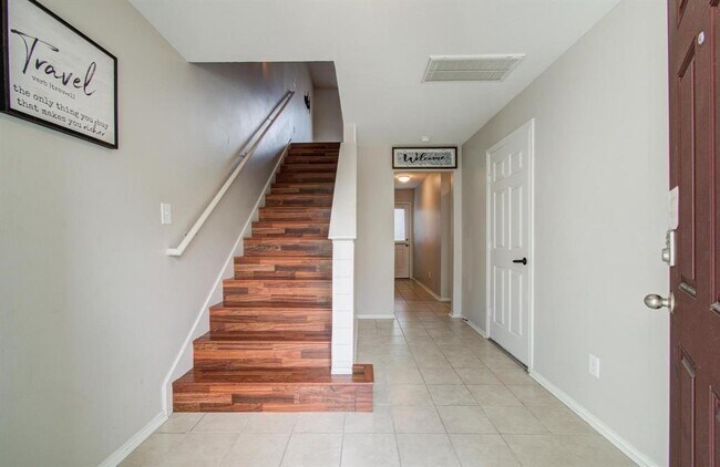 Building Photo - 2631 Woodridge Manor Dr