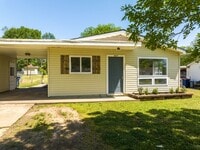 Building Photo - Freshly Updated 3 Bedroom House
