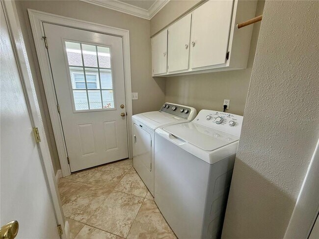 Building Photo - 3823 Martin St