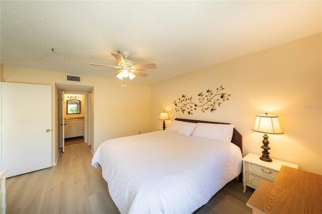 Building Photo - 696 Bird Bay Dr W