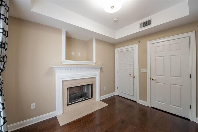 Building Photo - 3275 Lenox Rd NE
