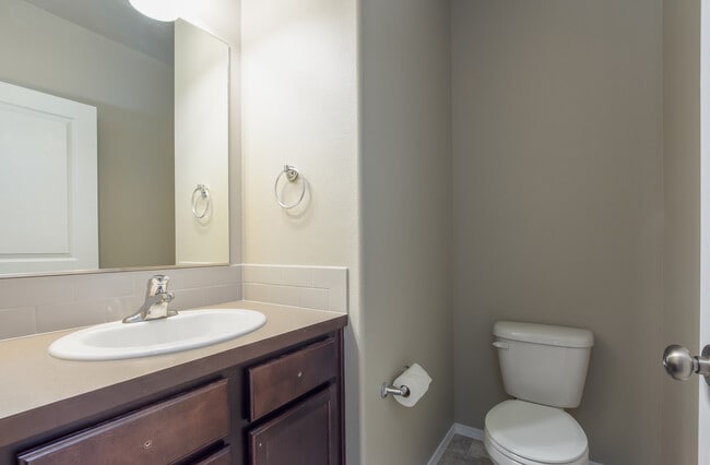 Building Photo - Beautiful 4 Bedroom 2.5 Bath River Run Home