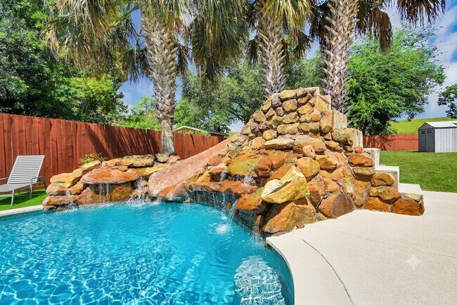 Building Photo - 1810 Blue Water Bay Dr