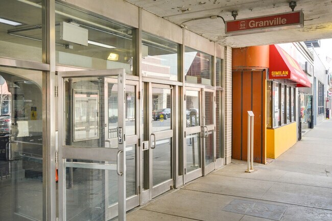 Building Photo - 6242 N Kenmore Ave