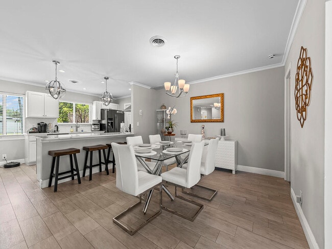 Building Photo - 801 SE 14th St