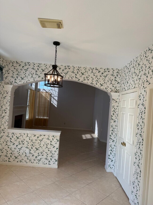 Building Photo - 2302 Plantation Bend Dr