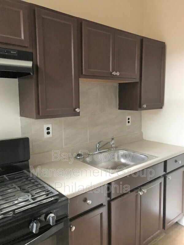 Building Photo - 435 S 51st St
