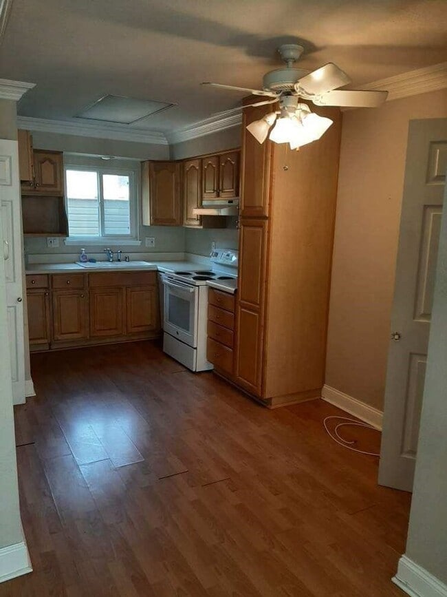 Building Photo - 2 Story 2 bedroom Huntington Beach Townhome