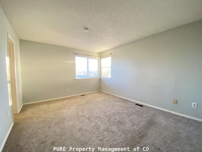 Building Photo - Large home in Highlands Ranch!! 4 bedrooms, 2 baths! 2-car garage!!