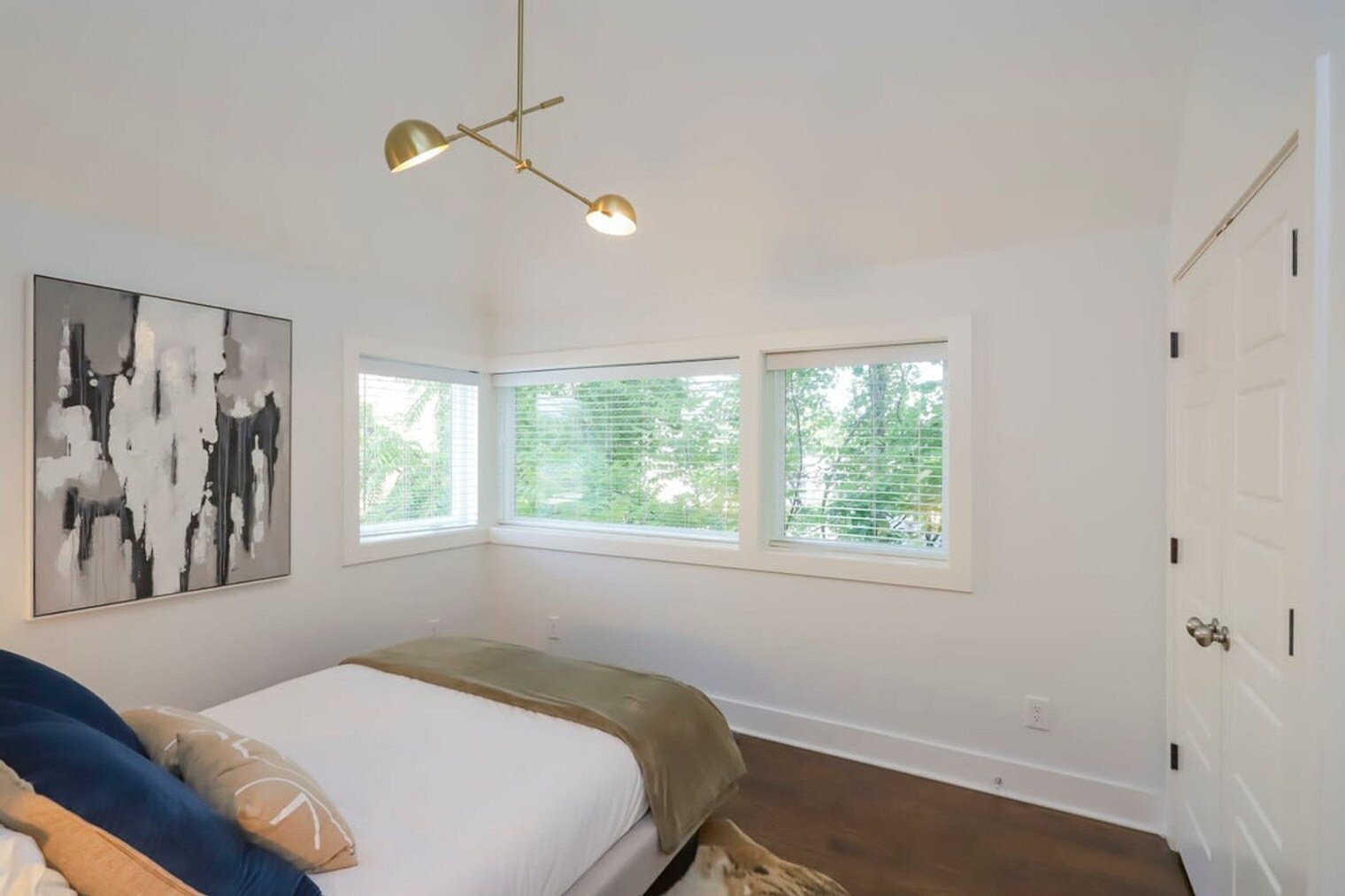 Building Photo - 2208 Elliott Ave