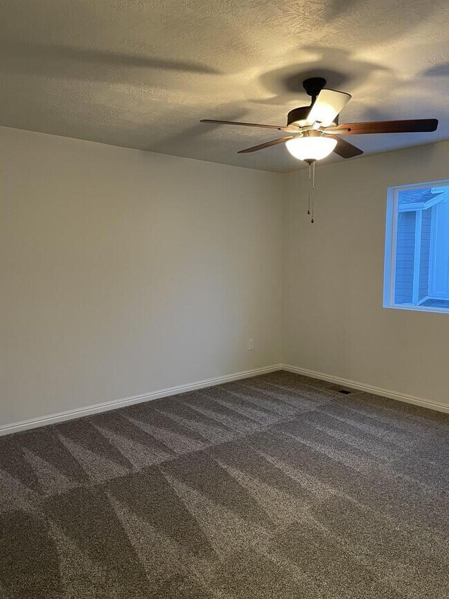 Building Photo - 15135 S Reins Wy