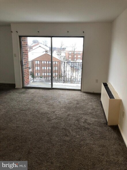 Building Photo - 4423 Romlon St