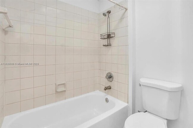 Building Photo - 6928 SW 39th St