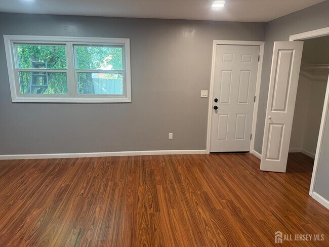 Building Photo - 354 Bruck Ave