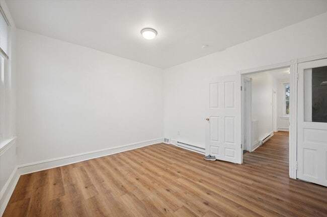 Building Photo - 2 Bedroom House West Philly