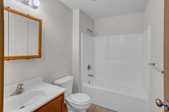 Building Photo - 601 Glenstone Dr