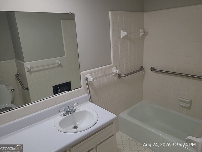 Building Photo - 563 Pinehill Rd