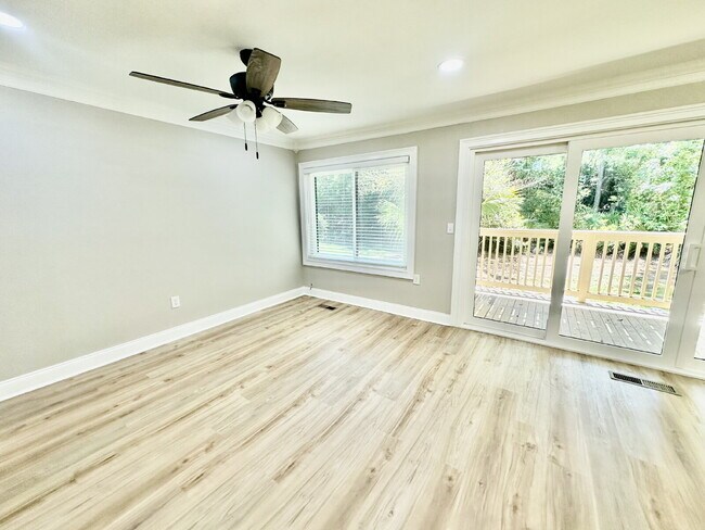 Building Photo - Two Bedroom Renovated South End Condo (Palmetto Bay Villas)!
