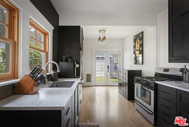 Building Photo - 201 S Ave 55