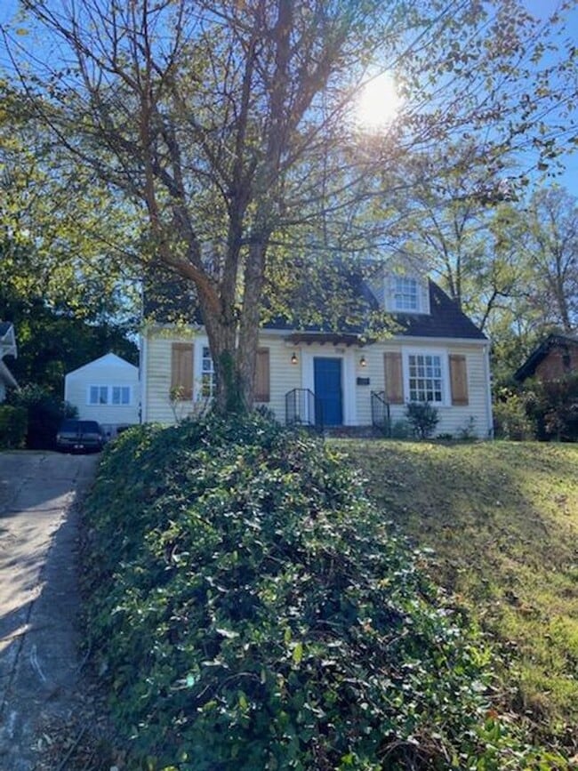 Building Photo - FOR RENT in LAKE BOTTOM! Available June 8th