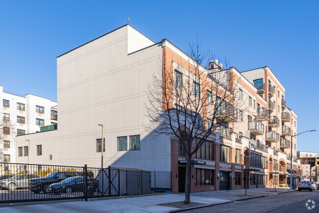 Building Photo - 89 Bartlett St