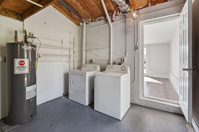 Building Photo - 122 Arlington Pl