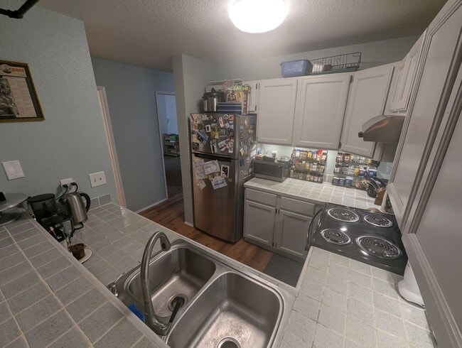 Building Photo - 2 bed/1 bath Crowhill condo on Douglas- Unfurnished