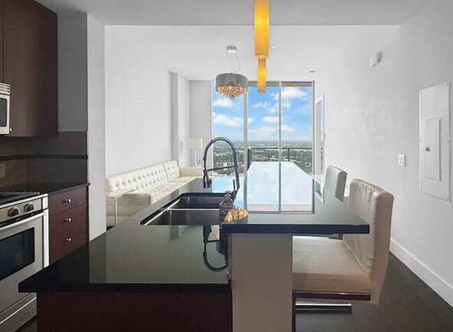 Building Photo - 610 E Market-189.2