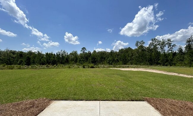 Building Photo - 131 Freesia Dr