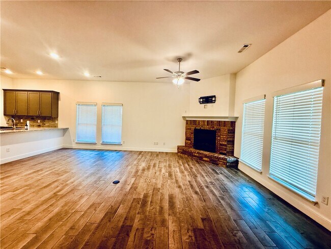 Building Photo - 424 NW 59th Ave