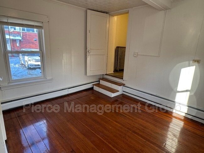 Building Photo - 120 Elm St