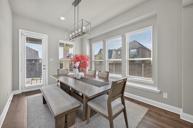 Building Photo - 12991 Vinson Dr