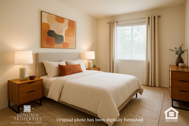 Building Photo - Must-See Charming Ground-Level 1 Bedroom Apartment