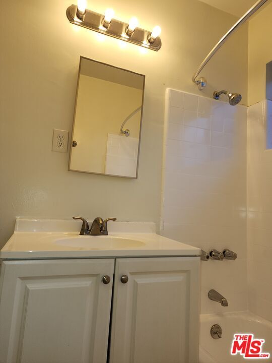 Building Photo - 1013 N San Vicente Blvd