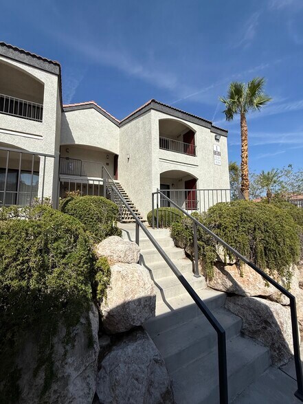 Primary Photo - 950 Seven Hills Dr