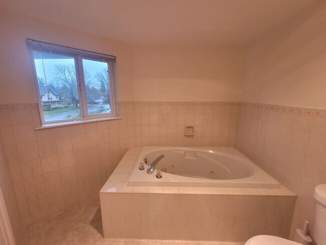 Building Photo - Bayview Townhouse Condo in Blaine with Gar...