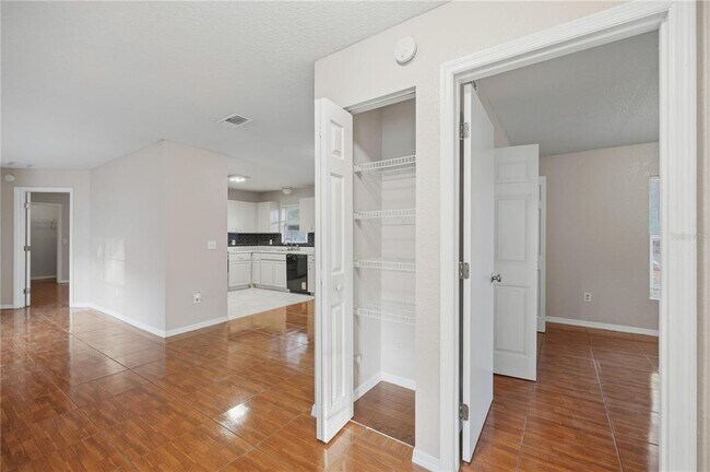 Building Photo - 14 Cedar Tree Terrace