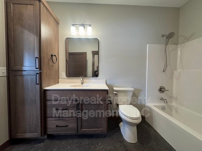 Building Photo - 628 Tree Farm Ln