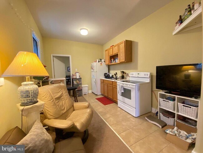 Building Photo - 1435 W Norris St