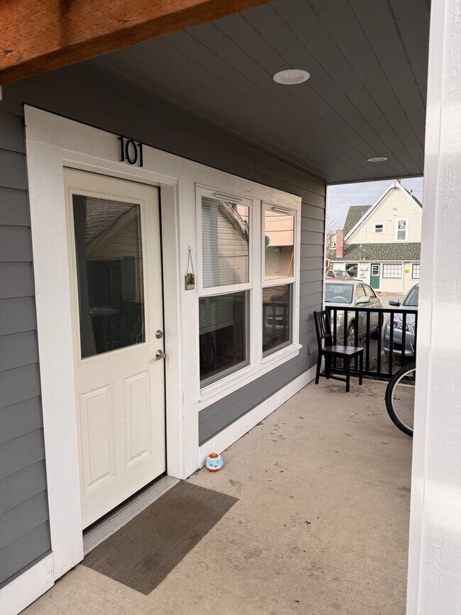 Building Photo - 1217/1219 Billy Frank Jr St